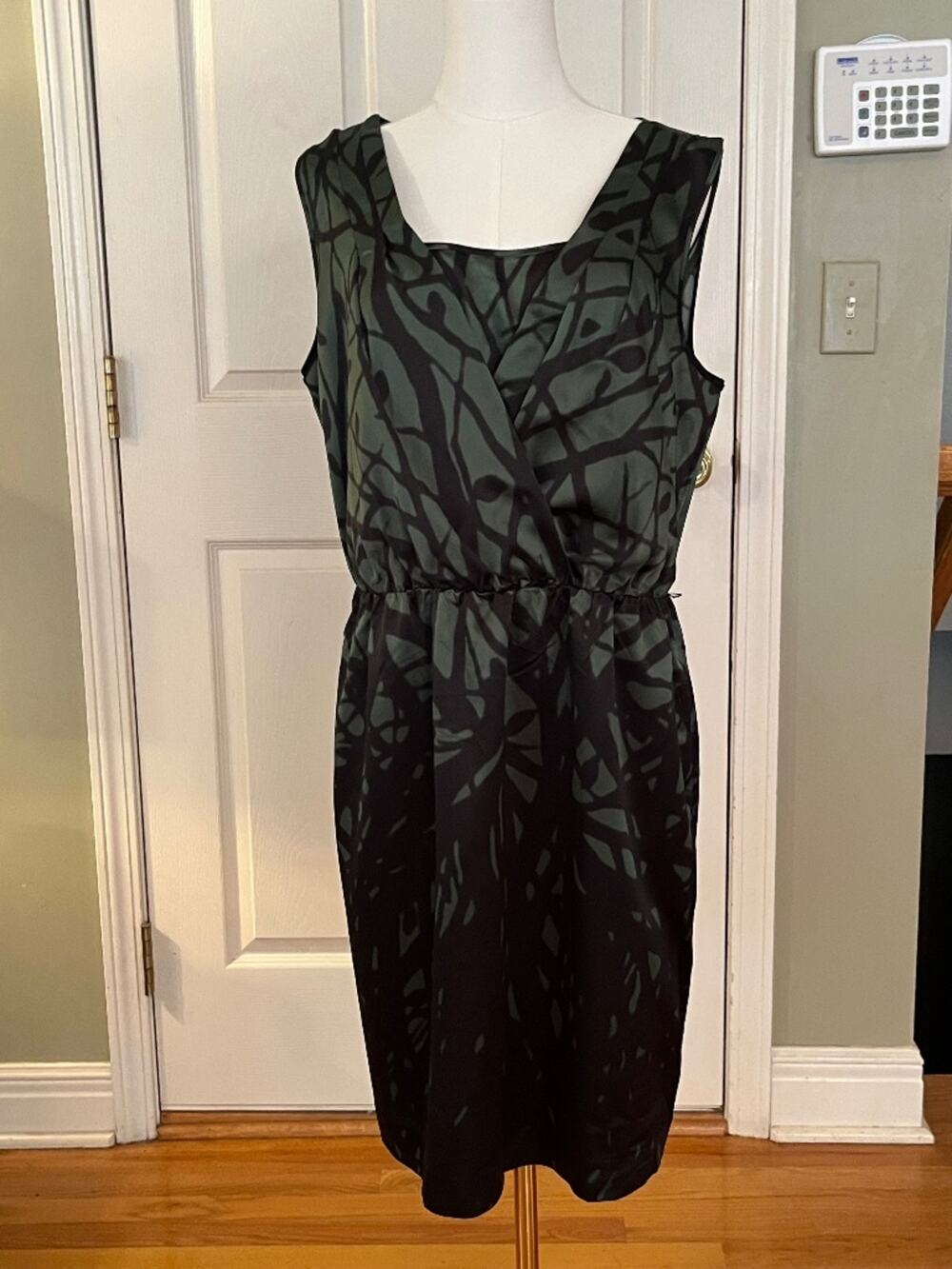 The Limited | Sateen Green & Black Leaf Vine Print Faux-Wrap Sheath Dress